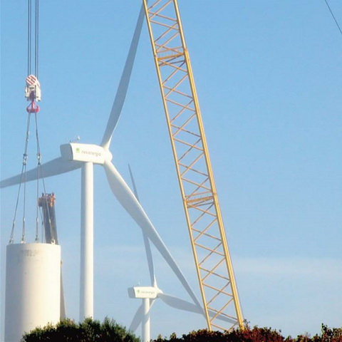 Concrete towers for wind turbines